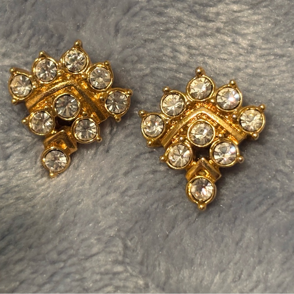Vintage dainty Gold tone Earrings with Rhinestones. Unsigned.